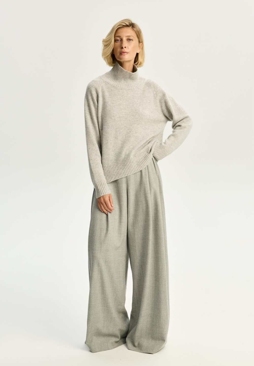 Свитер из кашемира с высоким воротом