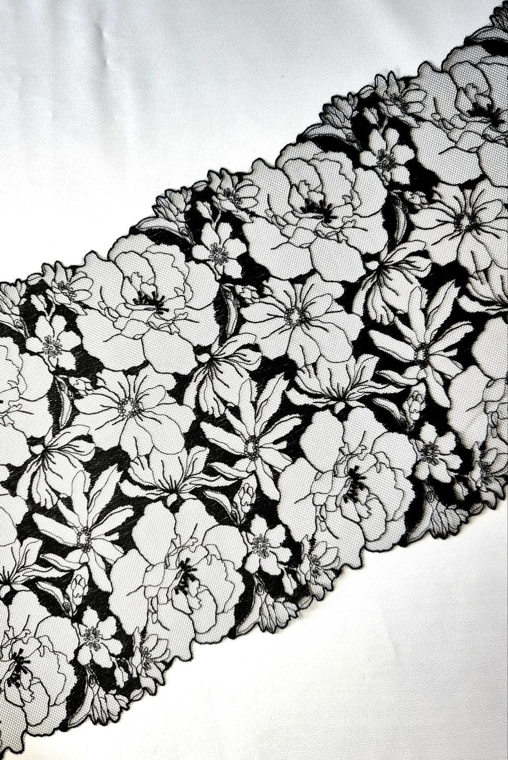 Вышивка на сетке черная К570