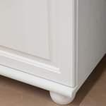 Комод белый с 4 ящиками и 2 дверями Харви из массива сосны с филенкой для спальни и кухни в викторианском стиле, комод деревянный для вещей и одежды на ножках напольный