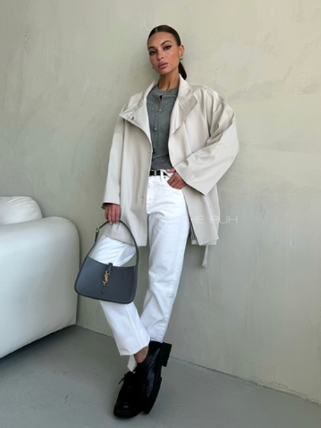 Молочный укороченный плащ с поясом