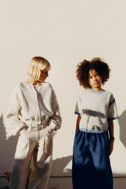 ZARA СВИТЕР С КОРОТКИМИ РУКАВАМИ С ОТДЕЛКОЙ ТАЙ-ДАЙ, ЭКРЮ