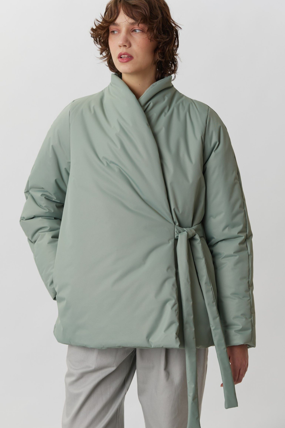 Зимняя куртка на запах из яблочной бархатистой мембраны