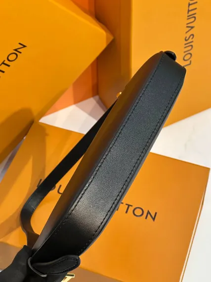 Сумка Louis Vuitton Pochette LV Bloom
