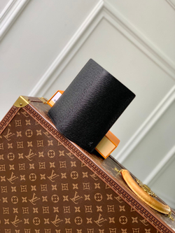 Louis Vuitton Brazza Wallet