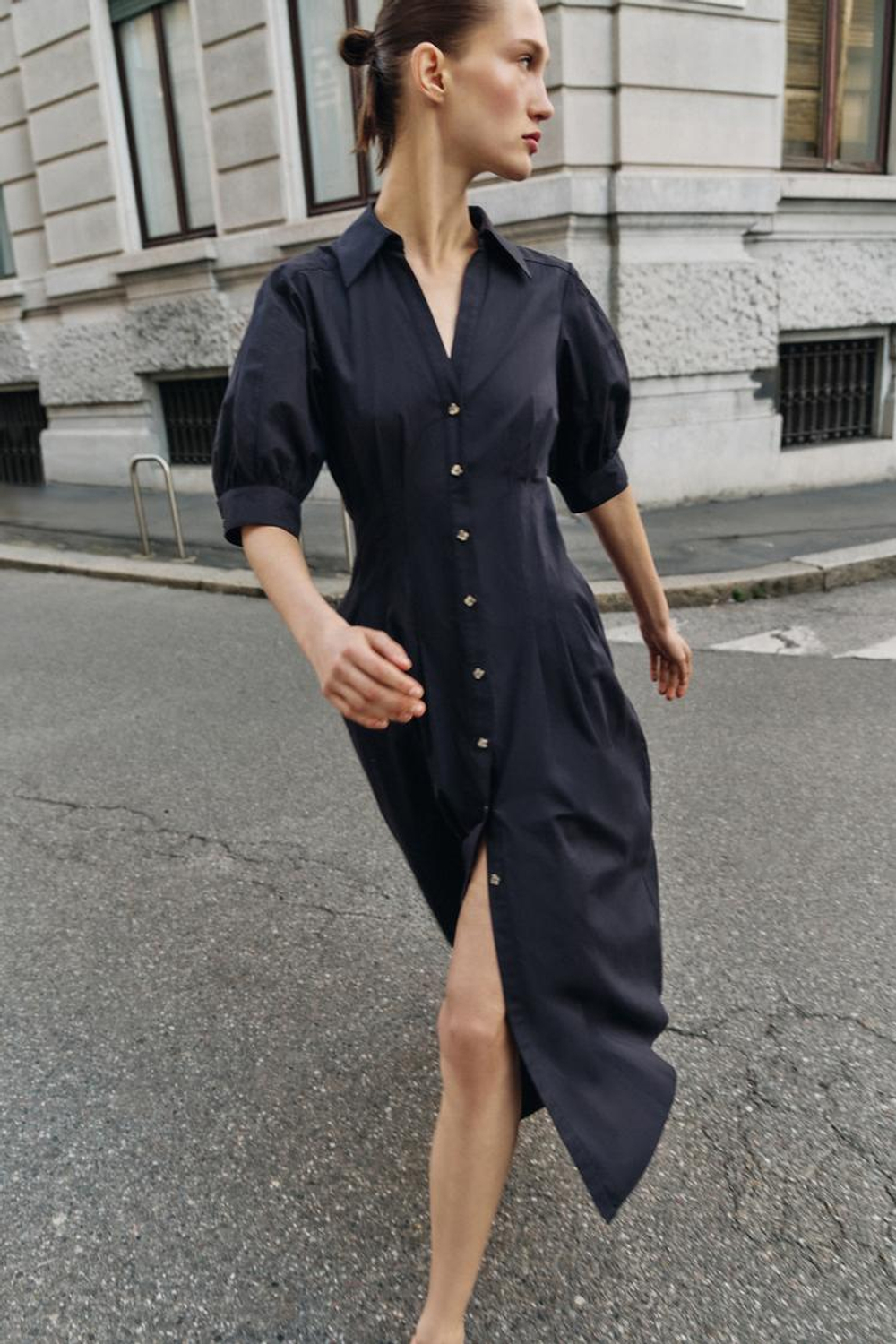 ZARA ПЛАТЬЕ МИДИ ИЗ ПОПЛИНА С ОБЪЕМНЫМИ РУКАВАМИ, МОРСКОЙ СИНИЙ