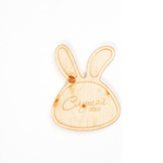 Деревянная менажница из кедра для подачи блюд и закусок с гравировкой "Слушай сердце"