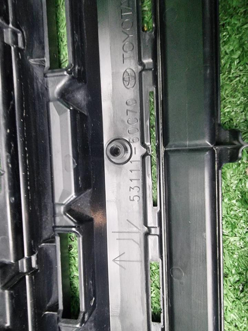 Решетка переднего бампера Land Cruiser 300 (21-нв)