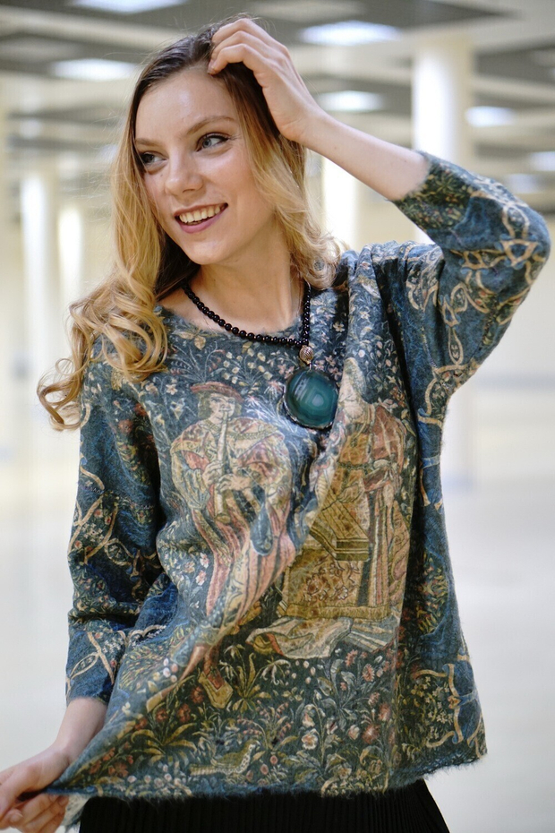 Легкий шерстяной свитер, по мотивам средневековых гобеленов