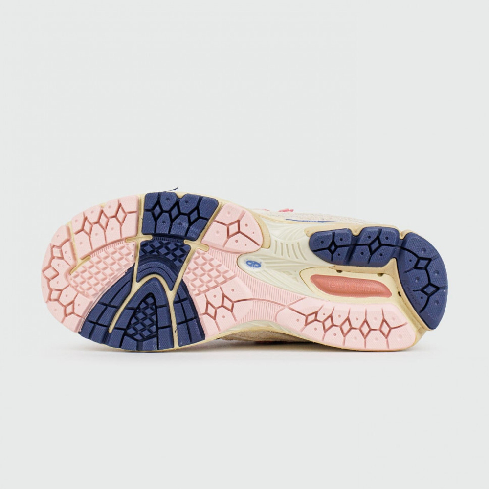 кроссовки New Balance 2002R x Hype DC Wmns