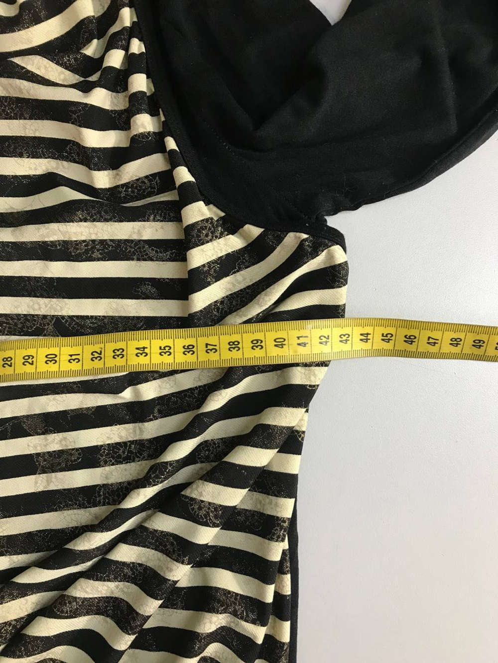 Блузка для акцентного образа, визуально на 44 размер