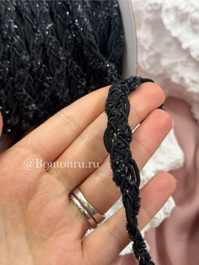 Тесьма плетеная черная с пушистыми вставками