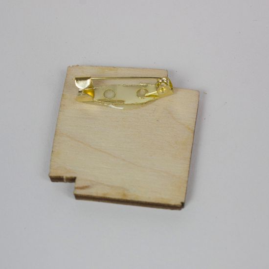 Деревянный значок. Паспорт не забыл