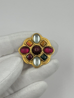 Накладка на пуговицу с разноцветными вставками