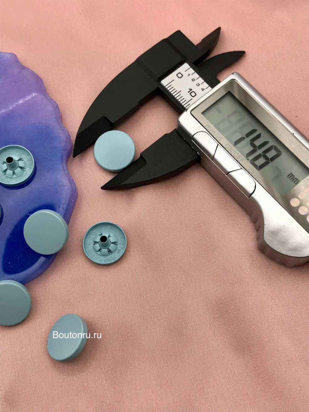 Шляпка под установочные кнопки пыльно-голубая