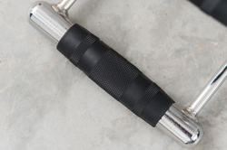 Рукоятка для тяги к животу (узкий параллельных хват)