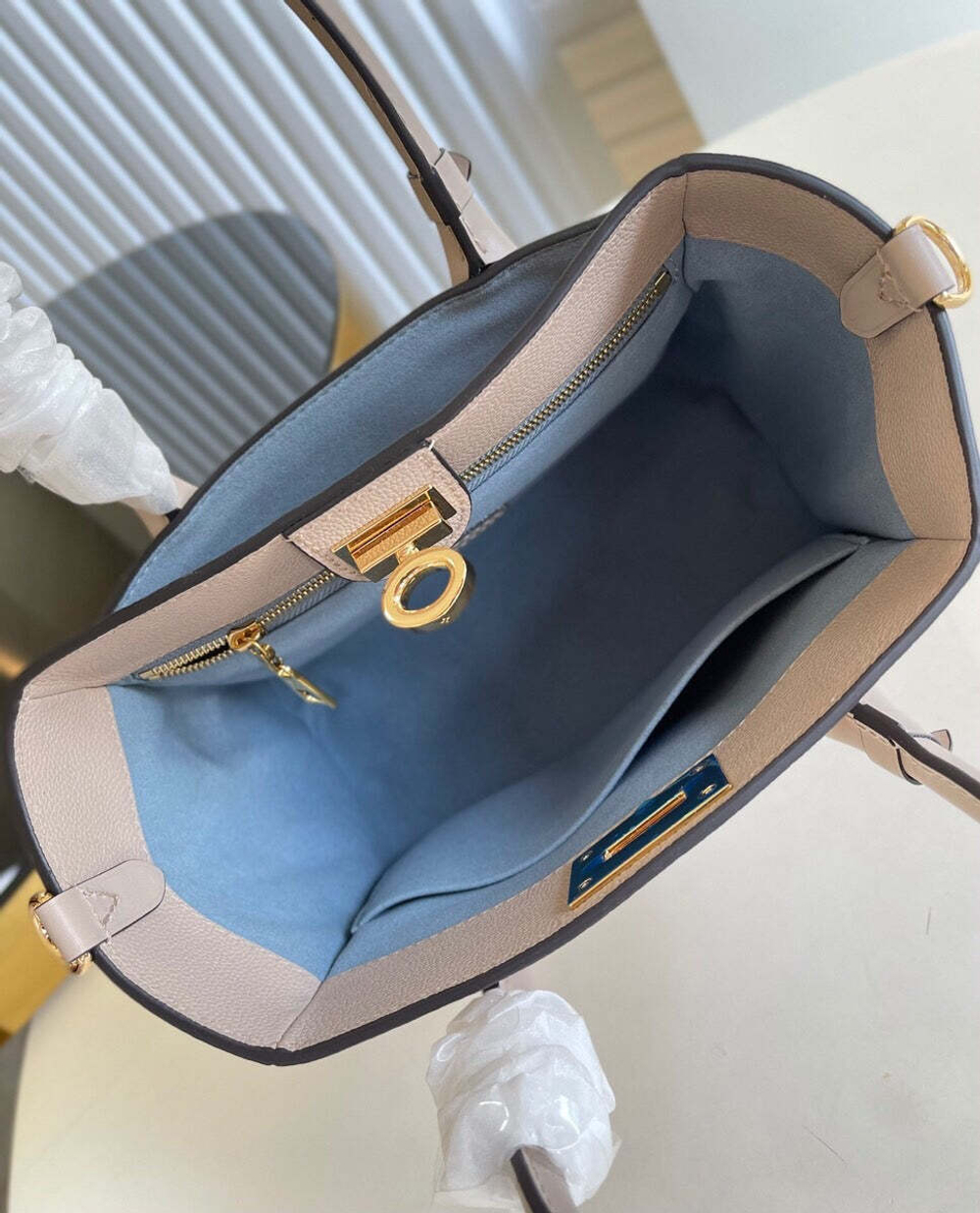 Louis Vuitton On My Side PM