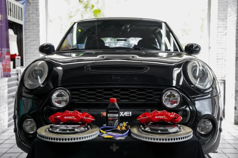 Усиленная тормозная система Mini copper III \ 3 Рестайлинг 2021-2024+ Мини Купер Тормоза Суппорт Тормозные диски Колодки