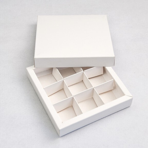 Коробка для конфет 9 ячеек с окном, белый 140х140х40 мм