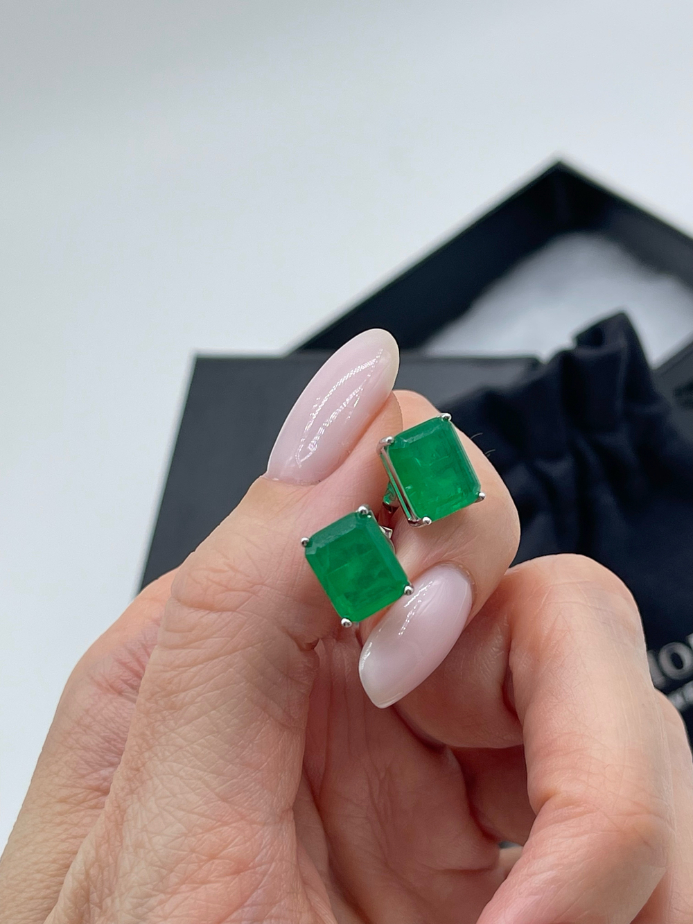 Серьги-гвоздики Ermolov изумруд прямоугольные