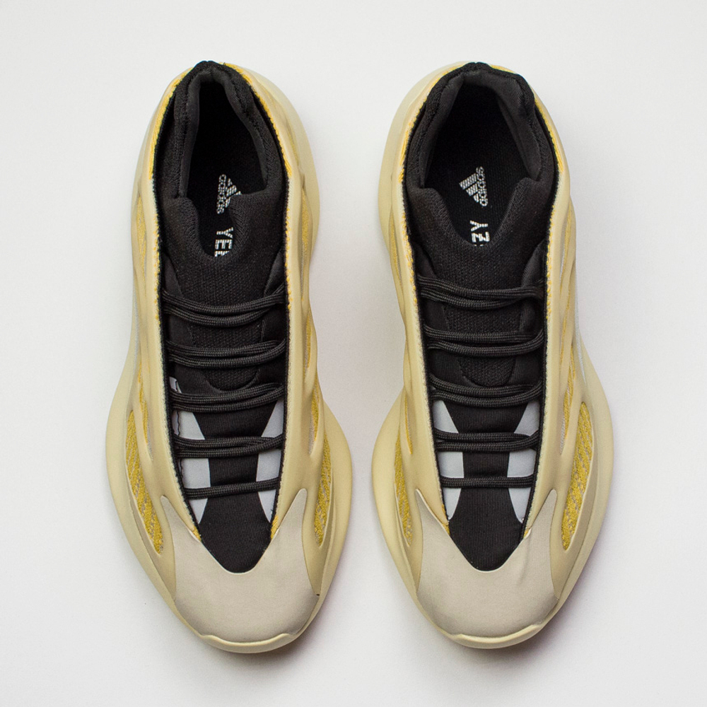 Кроссовки Adidas Yeezy 700 v3 Safflower
