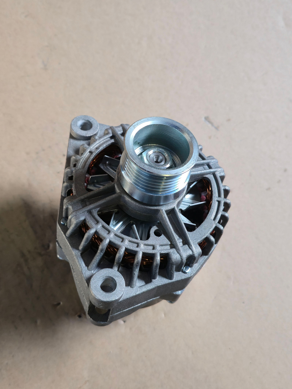 Генератор МАЗ (ЕВРО-3) (28В , 90А.) поликлиновой ремень 3252.3771 БАТЭ