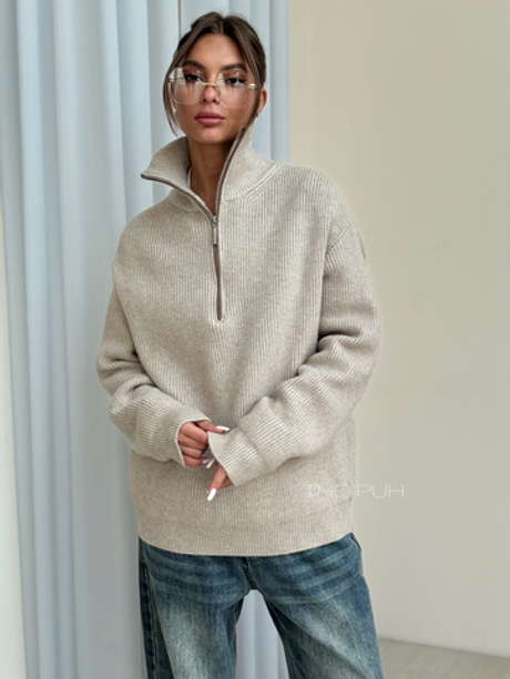 Бежевый свитер на молнии