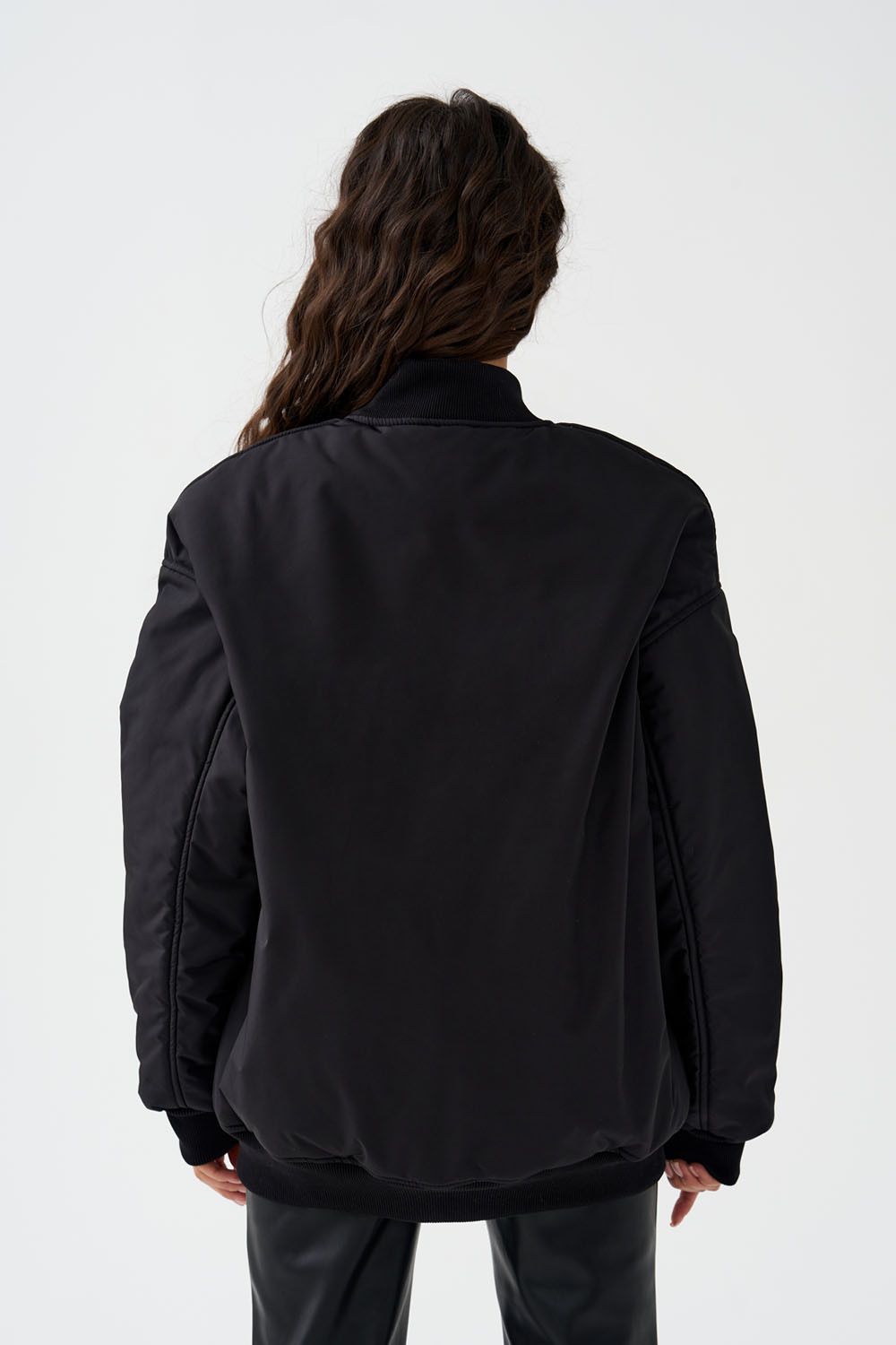 Куртка бомбер черного цвета