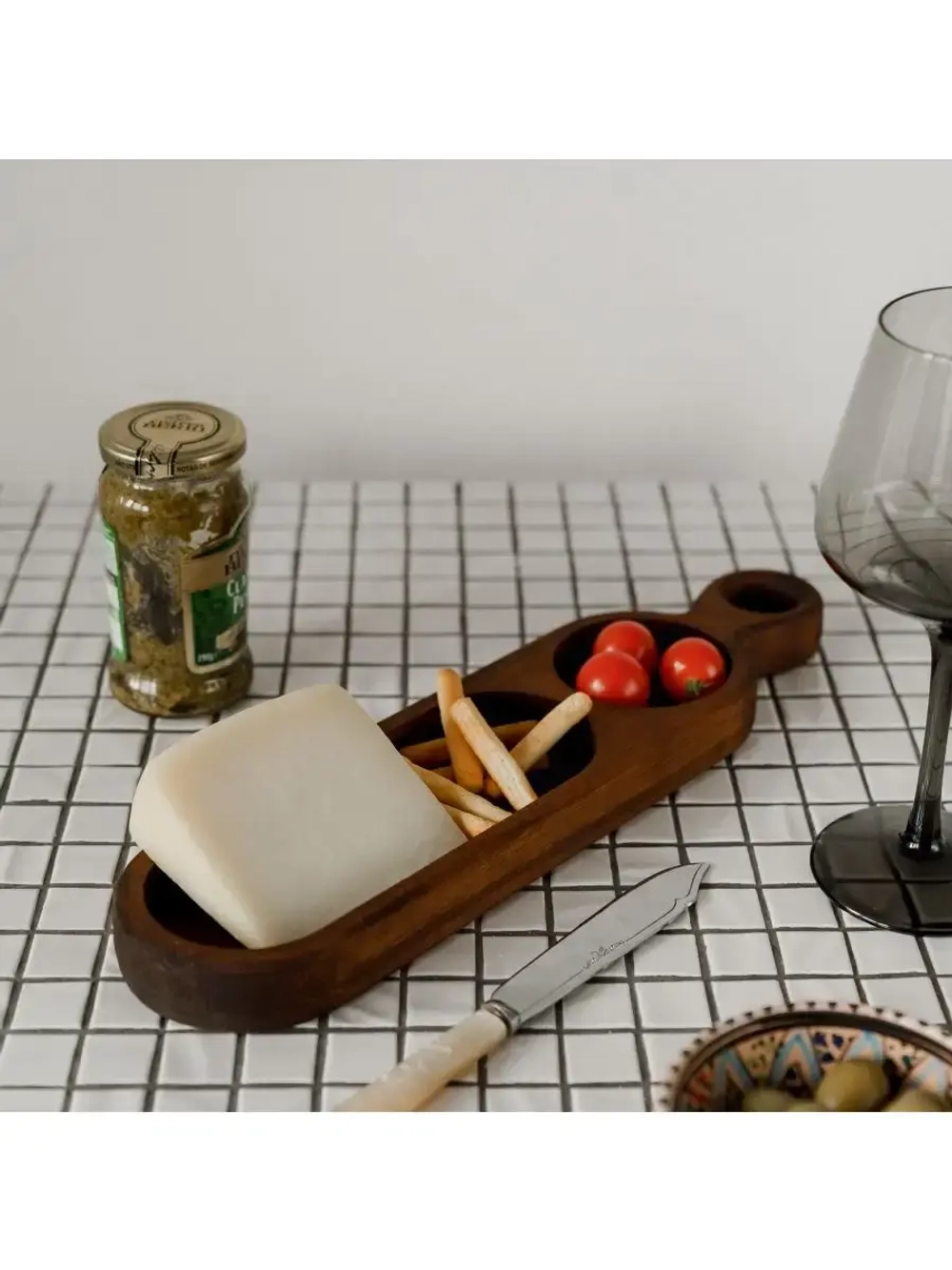 Деревянная менажница для подачи из кедра