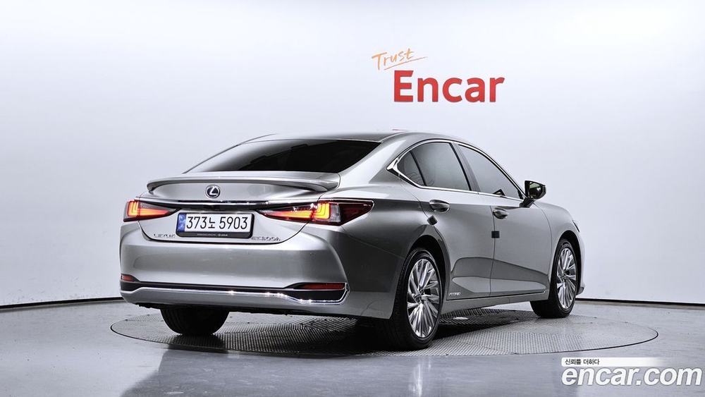 Lexus ES300h 7 Generation Luxury Plus (05.2022)