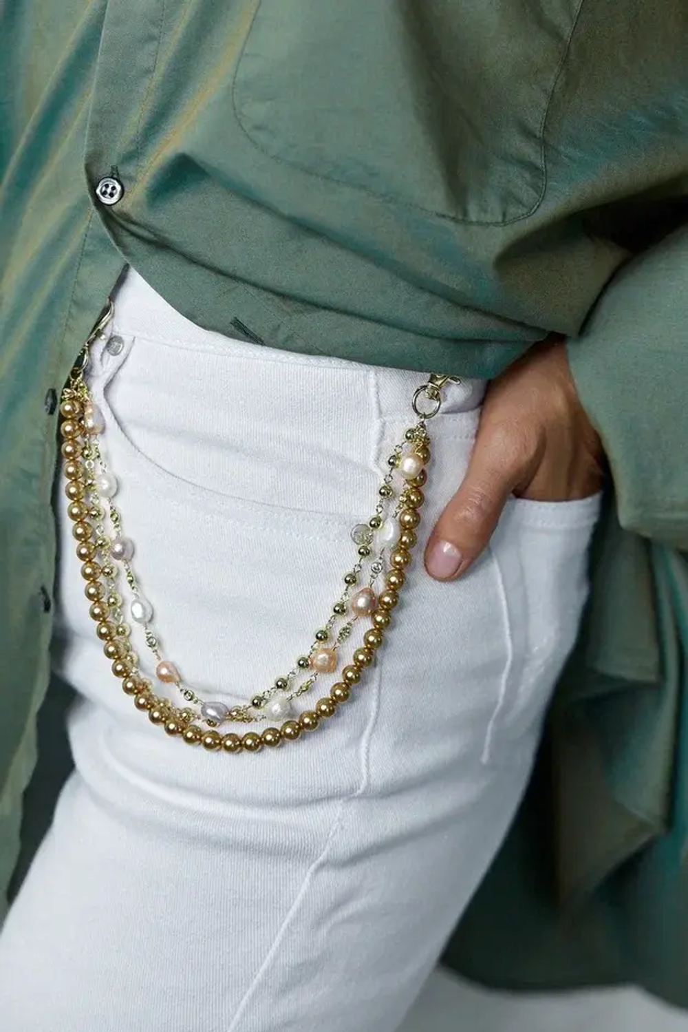 Обвес на 2-х карабинах из золотого жемчуга Майорка, барочных жемчужин и цепочки из шариков