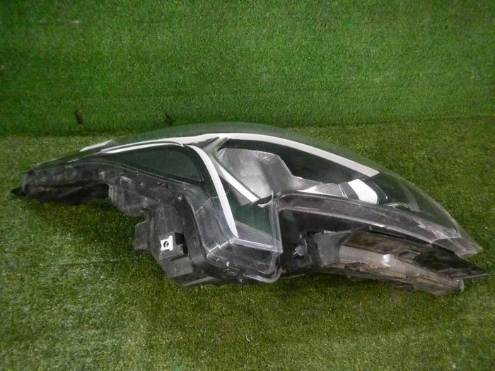 Битая Фара правая Kia Rio 4 (2020-н.в.) галоген