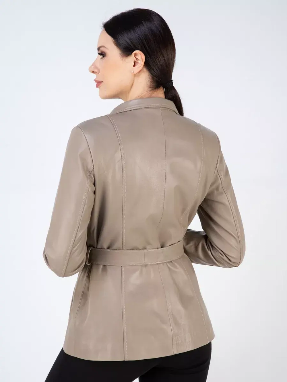 Кожаная куртка демисезонная на пуговицах с поясом