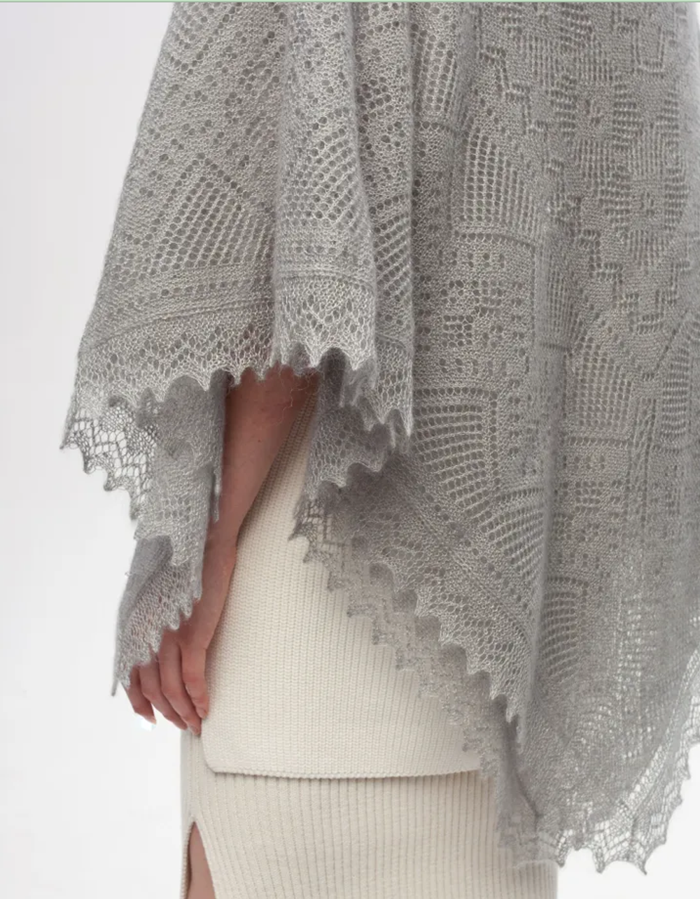 Оренбургский пуховый платок с шелком П1-120-03 серый