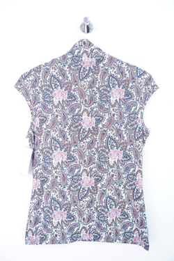 Блузка пестрая и практичная, визуально на 44 размер