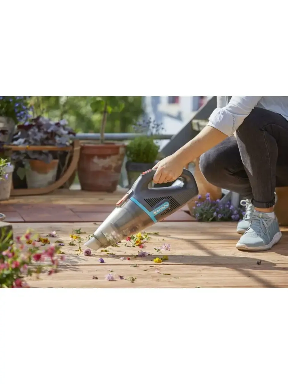 Пылесос GARDENA EasyClean Li, аккумуляторный, время непрерывной работы 20 минут