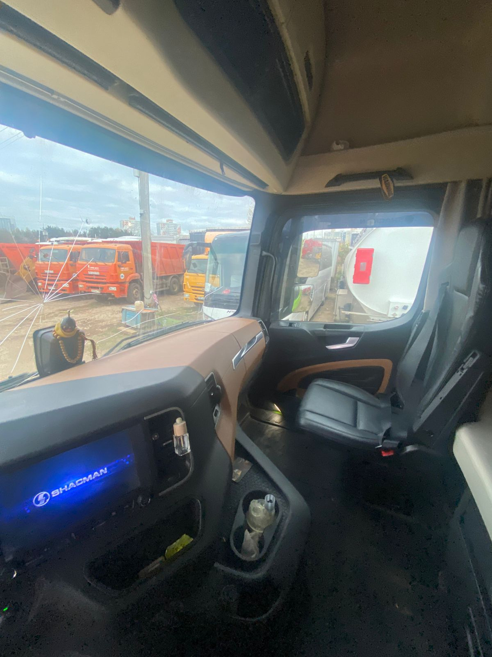 Shacman (Shaanxi) SX* 4x2 Седельный тягач SX4188YY381 (Дизельный, 12,5 л, 473 л.с., АТ)