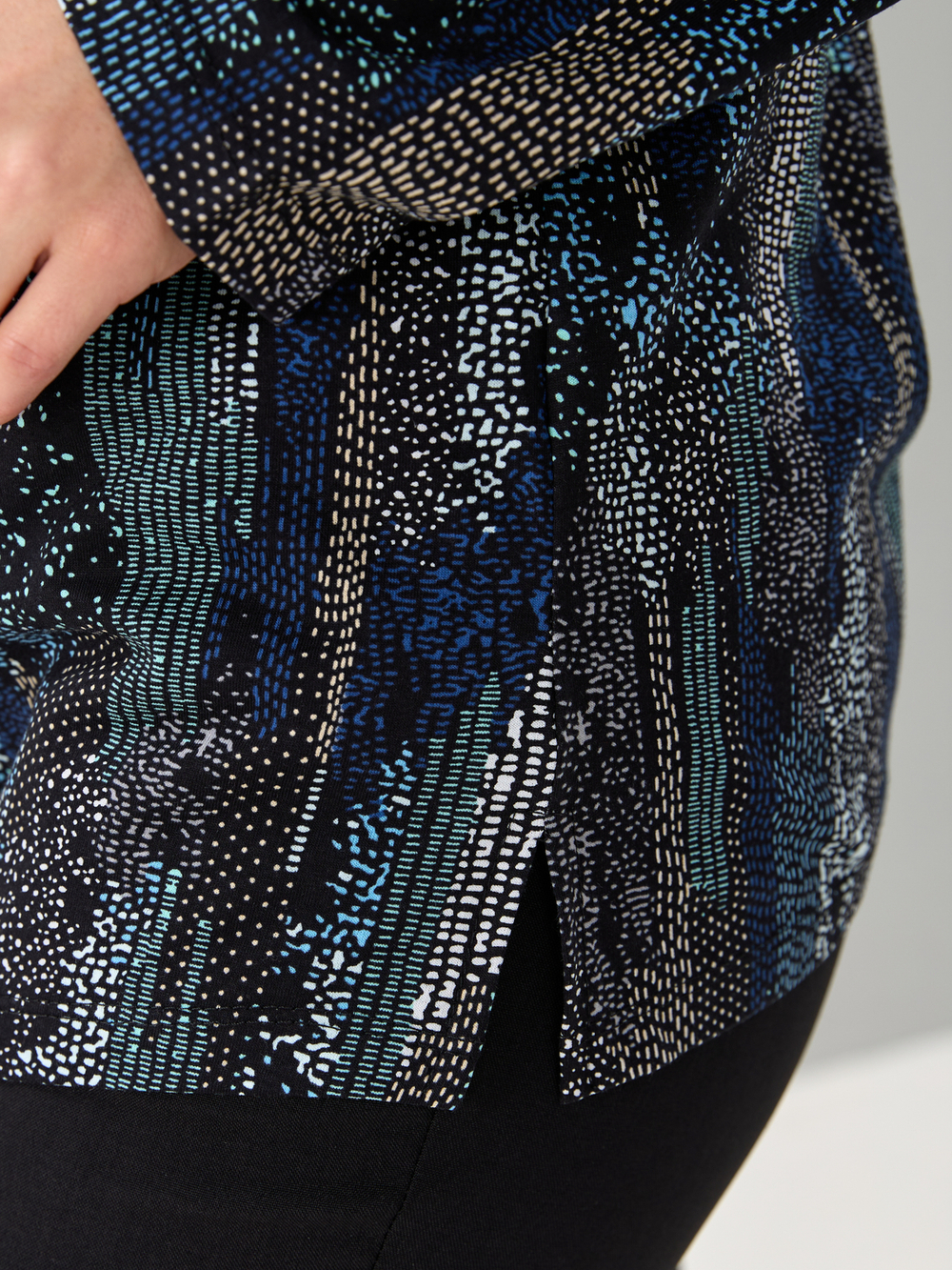 Блузка БЛ-22/черный-разноцветныйпиксель