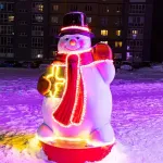 уличная фигура - новогодний снеговик с подарком