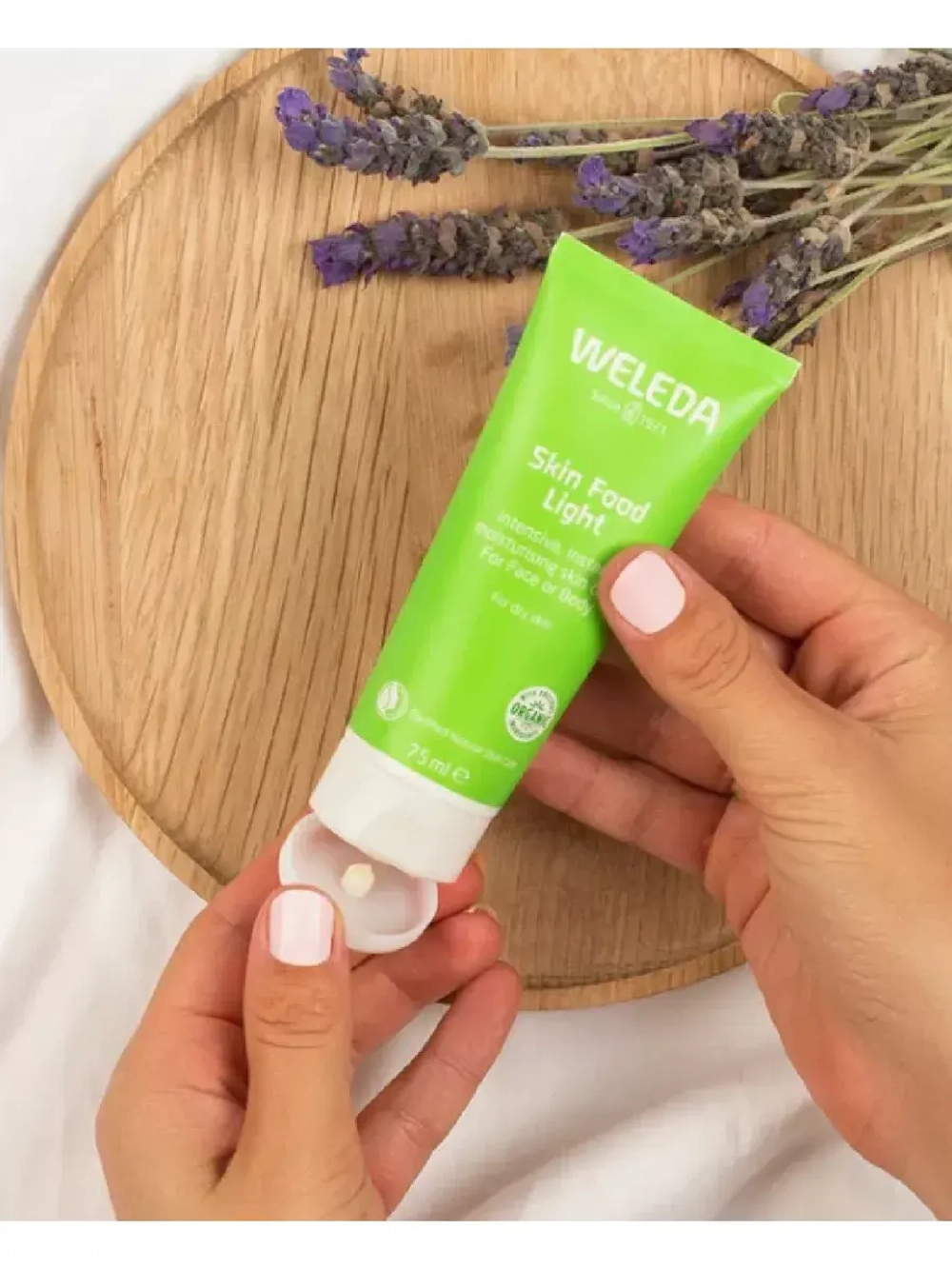 Легкий универсальный питательный крем Skin Food light