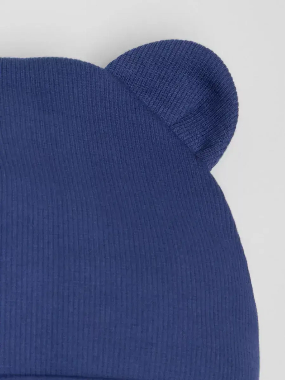 Шапка для мальчика осенняя с ушками и снуд