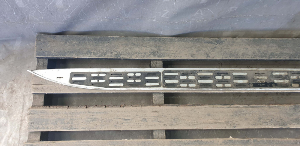 Накладка подножки Mercedes GL (X166)  Б/у Оригинал A1666980748