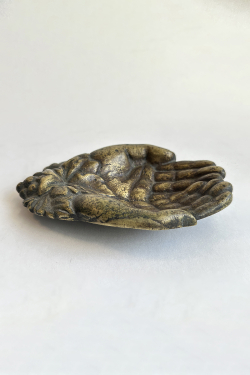 Ладони. Пелельница, визитница.  СССР. 50е- 60е г.Бронза.  Размер 14х10,5см. Искусно и детально сдел