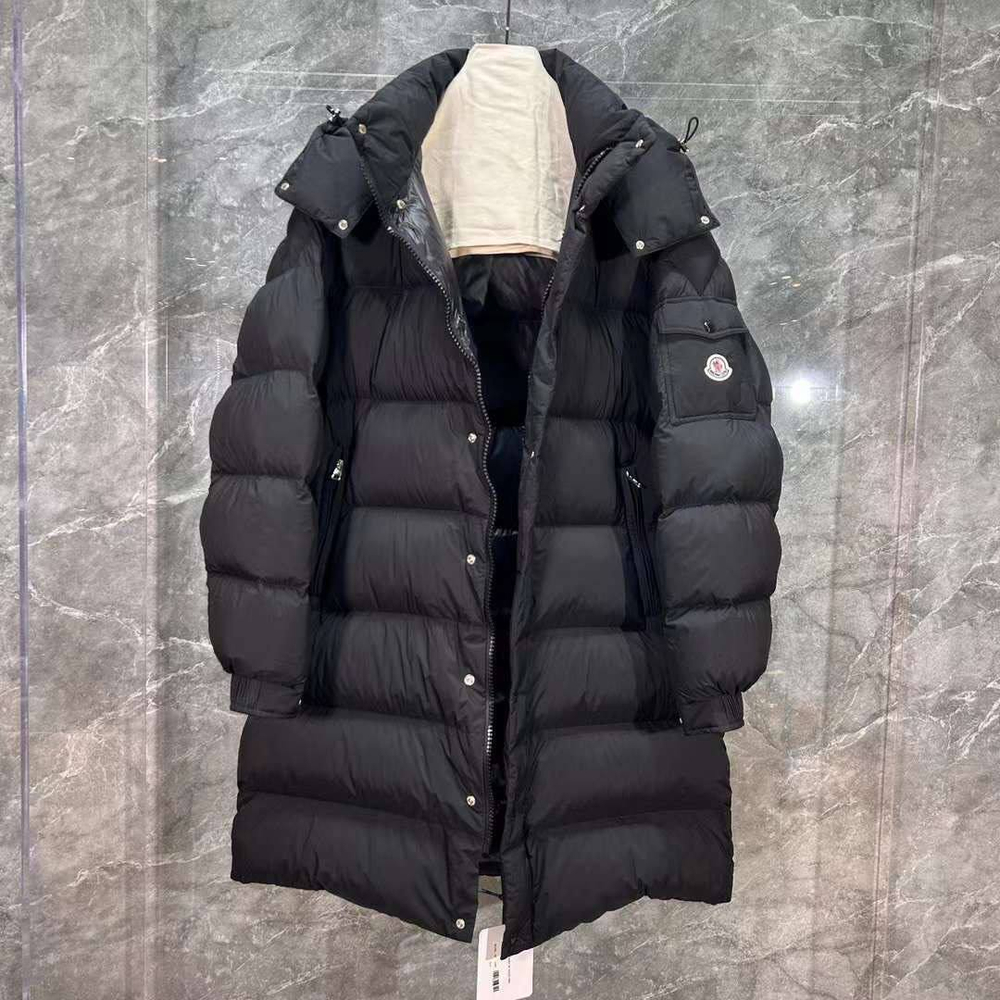 Пуховик Moncler