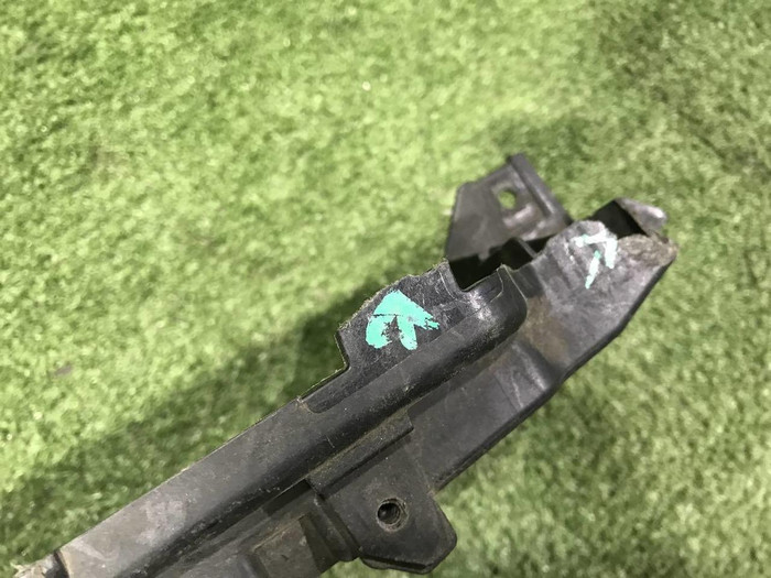 Кронштейн решетки радиатора Audi A5 2 8W (2016-2020)