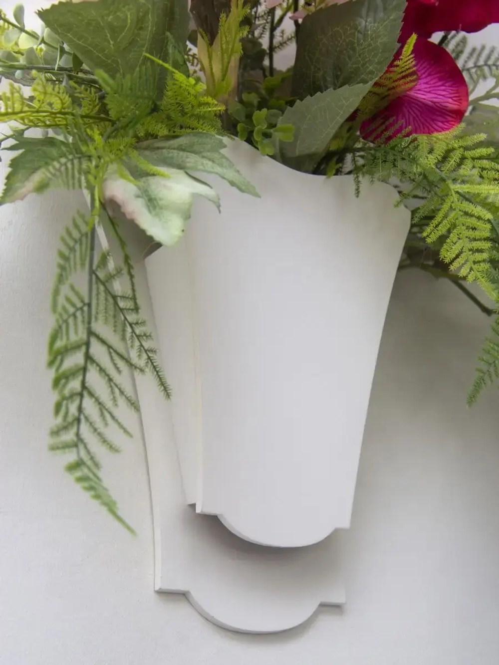 Искусственные цветы на стену в кашпо