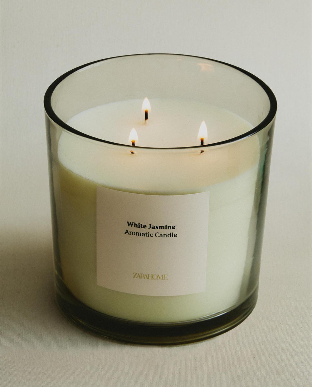 Zara Home Свеча ароматическая White Jasmine 620 г, растительный воск, аромат цветочный, Розовый