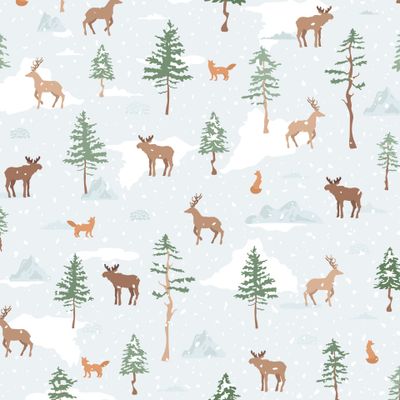 Дикие животные в зимнем лесу