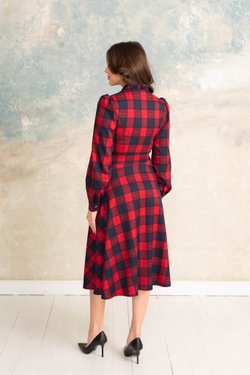 Платье в красную клетку с карманами из вискозы