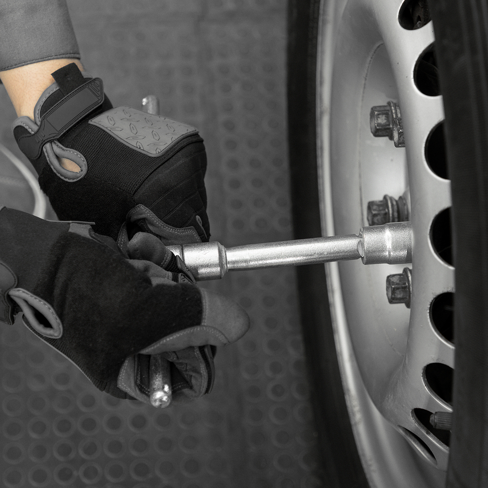 Набор слесарно-шоферского инструмента "Универсал-2", пластиковый бокс (НИЗ)