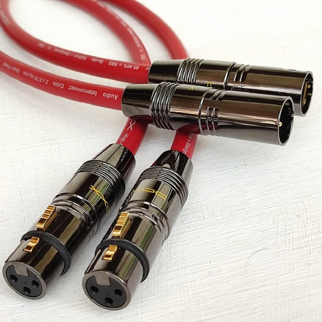 DAXX R389 Балансный 2XLR-2XLR кабель (папа-мама) из посеребренной бескислородной меди. D=9mm (пара)